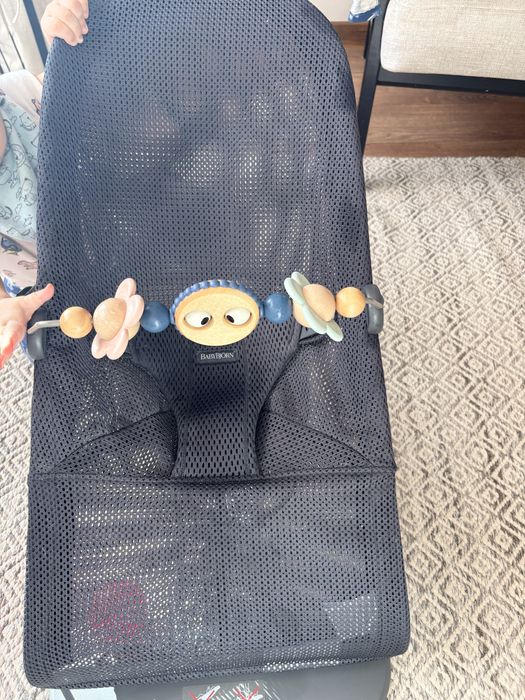 Шезлонг Babybjorn Bliss Mesh с играчка