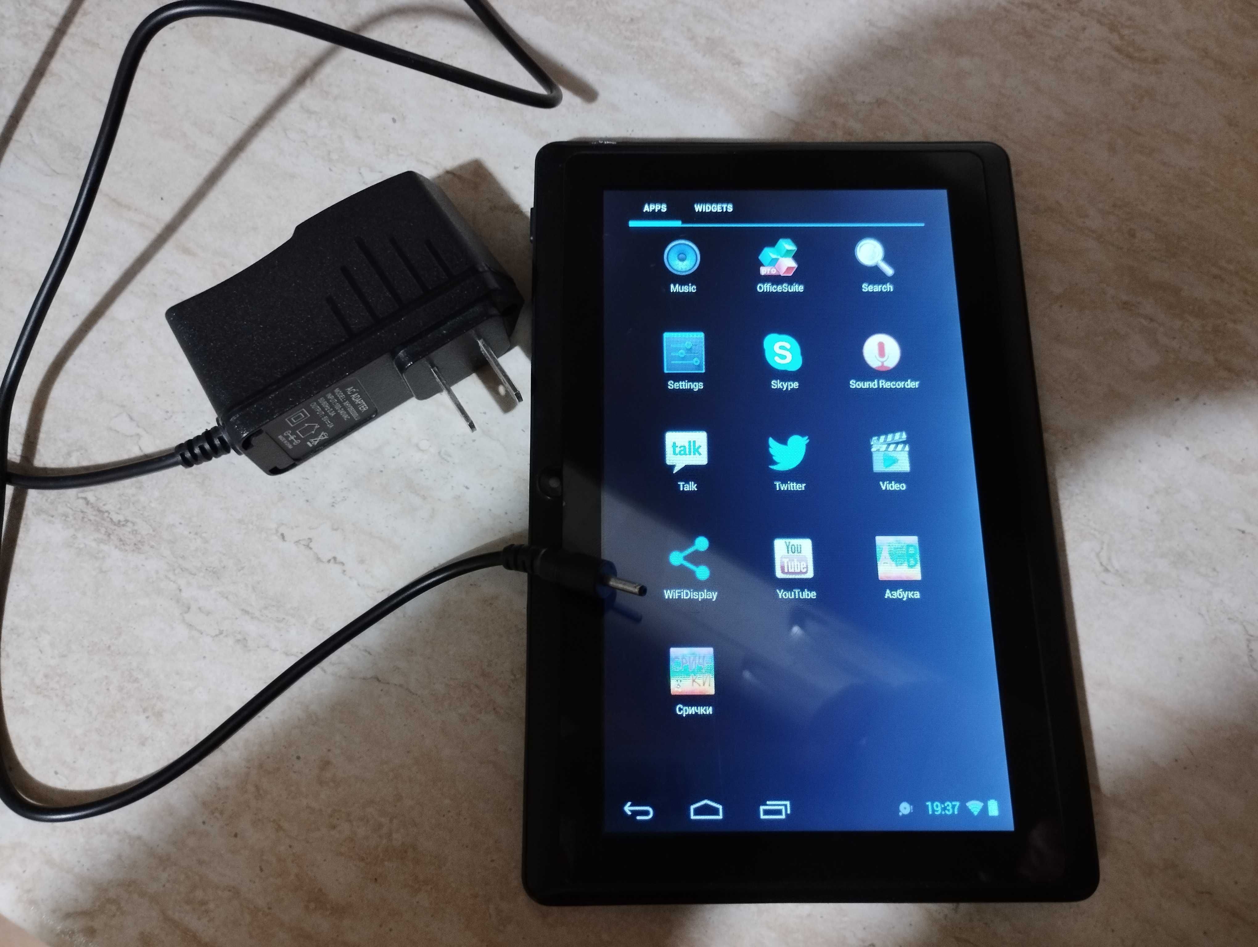 Таблет iRola DX752 + зарядно