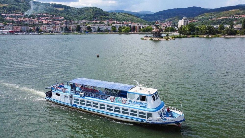 Ambarcatiune 75 Pasageri(Vapor)+Ponton Restaurant+Ponton Acostare