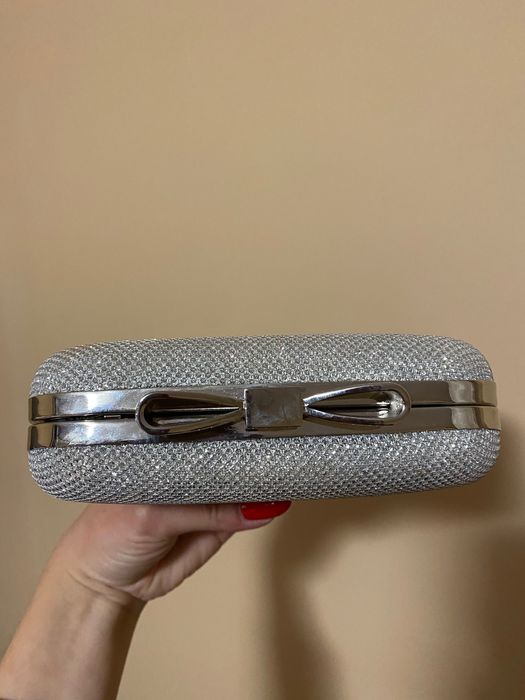 Елегантна и стилна чантичка