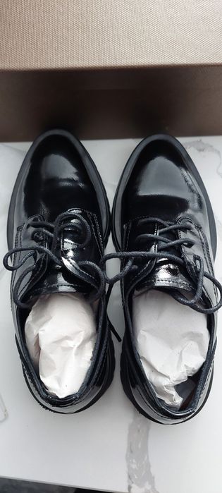 Pantofi noi piele lăcuită culoare neagră