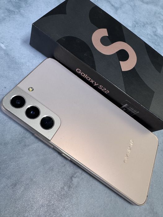 Смартфон Samsung Galaxy S22 лот 804104