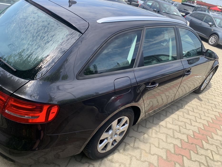 Audi A4 B8 2,0tdi  an 2010 cutie automata
