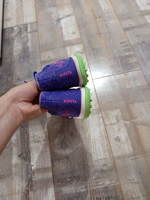 Футболни обувки от Декатлон. Нови!