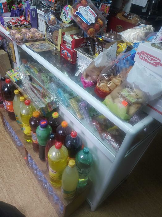 Три много запазени стелажа