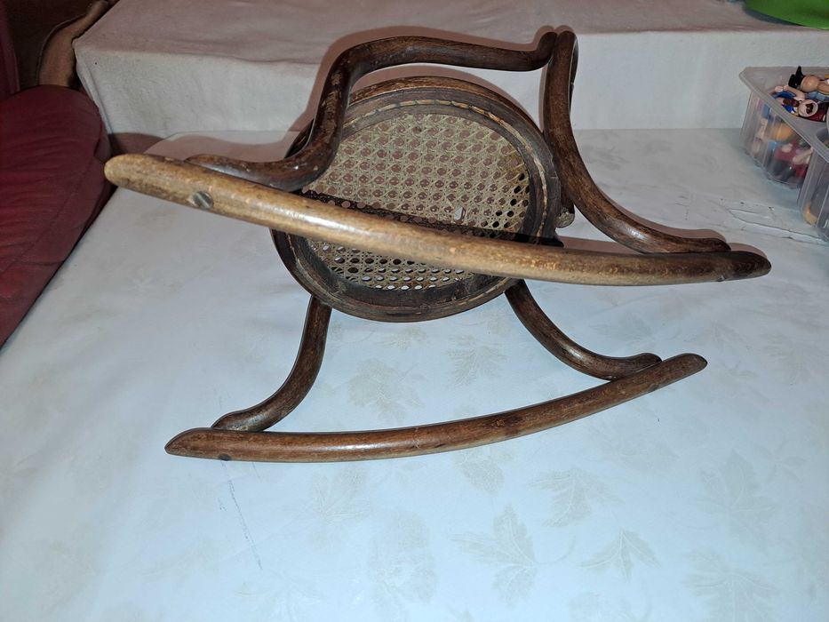 balansoar lemn papusi vechi stil Thonet