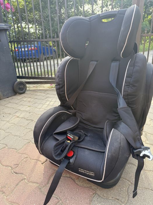 Scaun auto reglabil cu isofix .