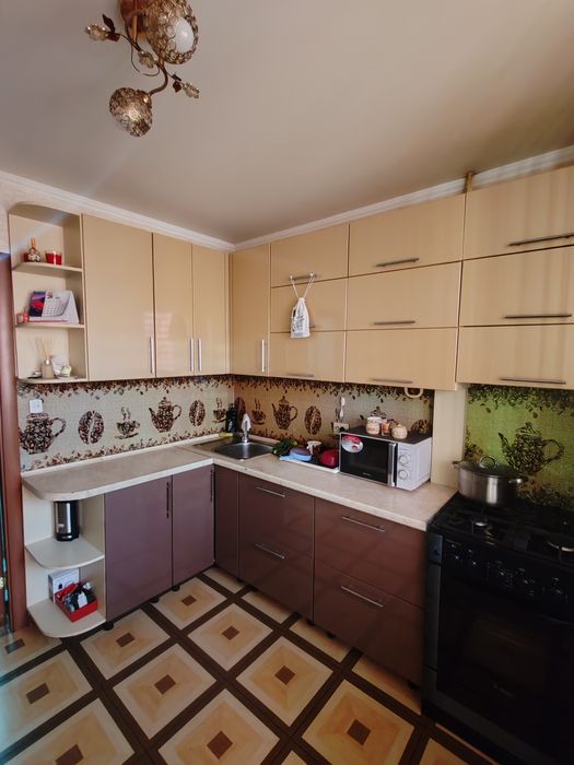 Сдам 3ком.кв. Район 8 школы