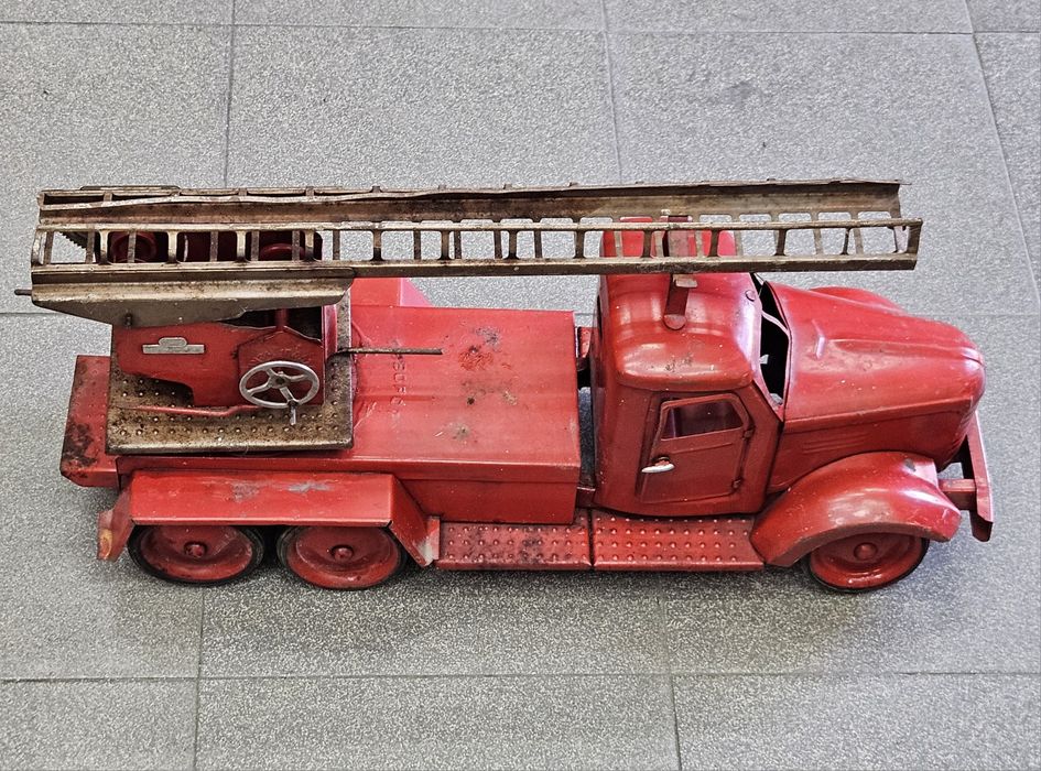 Пожарна машина стара играчка от 60 - те годин.и
