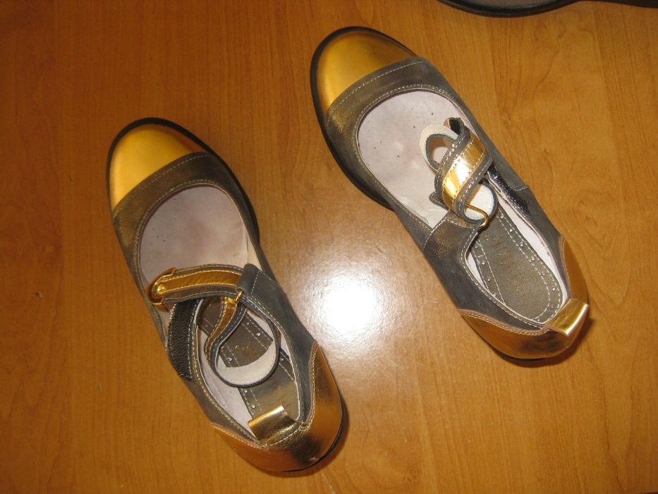 Обувки зелени на платформа