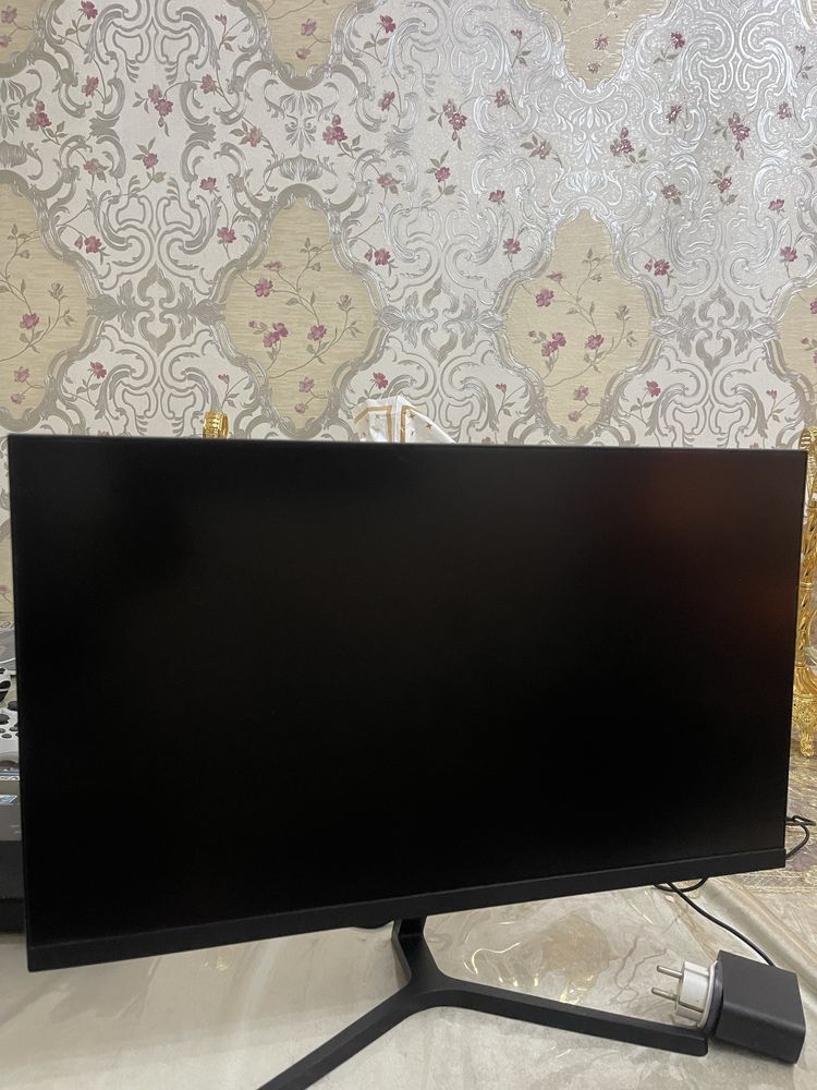Manitor Redmi+klavyatura X7+Naushnik sotiladi xammasi orgenal.