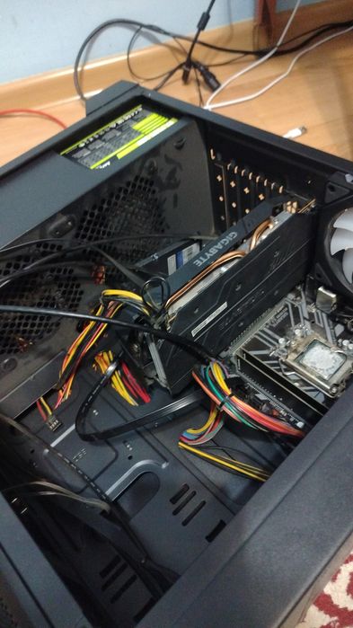 Срочно продам видеокарту rx 5600xt 6 gb