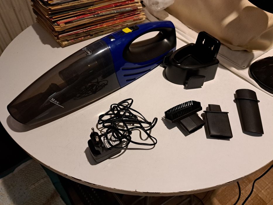 Ръчна акумулаторна прахосмукачка