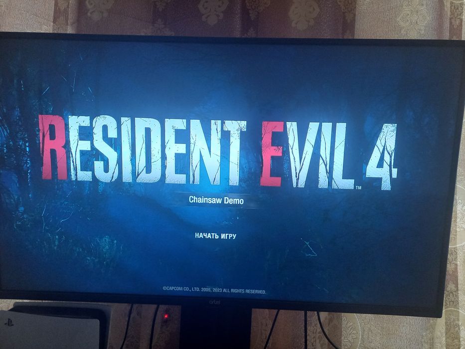 PS4 slim holati tiniq 500GB hotirasi o'yinlari bor 1 djoystik bor .