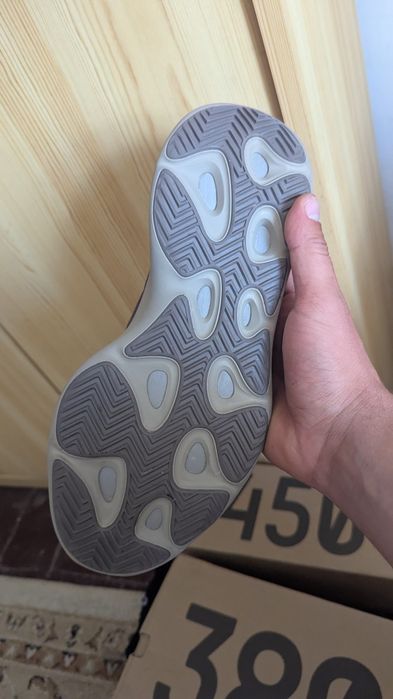 Yeezy 700 Fade Carbon Reflective