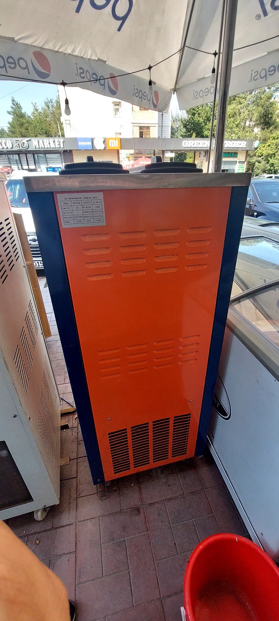 Frezer 380 V va 220 V li Morojniy va kokteyl aparati sotiladi