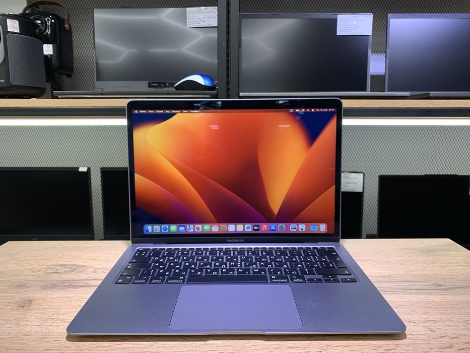 MacBook Air 13-inch, M1, 2020г. 8/256 GB, Space Gray, 130 циклов,1040/
