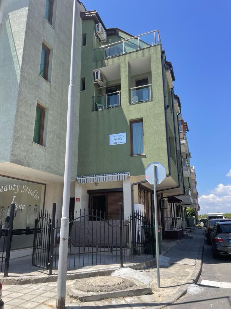 Дава се под наем Двустаен апартамент в к.к. Дюни - 65 кв.м за 306 € - Снимка #1