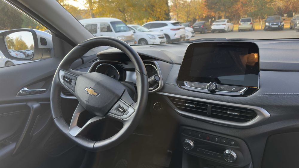 Chevrolet Tracker premier plus 2024 Swichblade Silver (серый, kulrang)