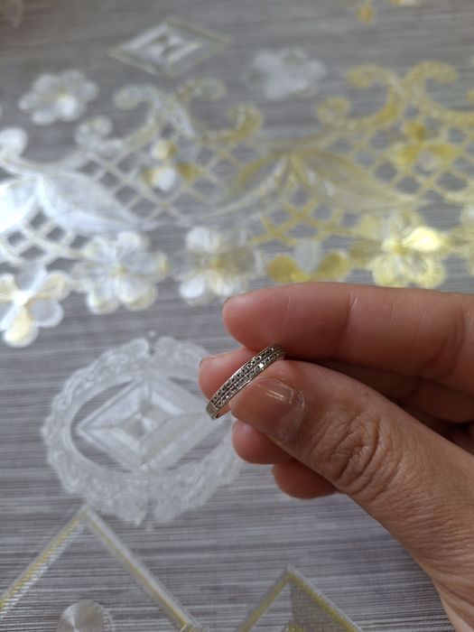 Продам золотое кольцо дорожка с бриллиантами