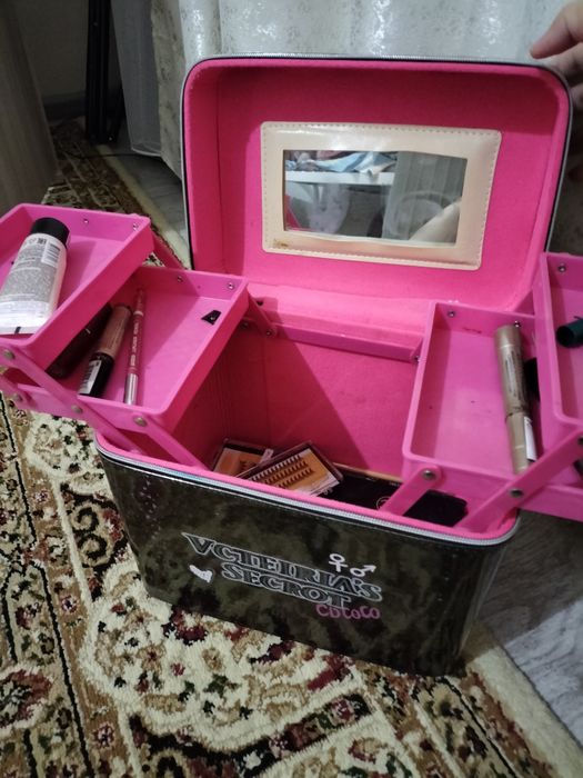 Чемоданчик для визажиста