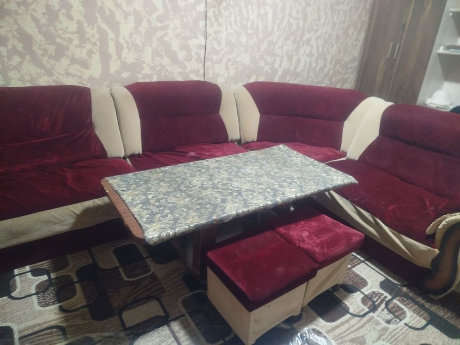 sotiladi kuxonniy ugolok , xolati yaxshi , toza