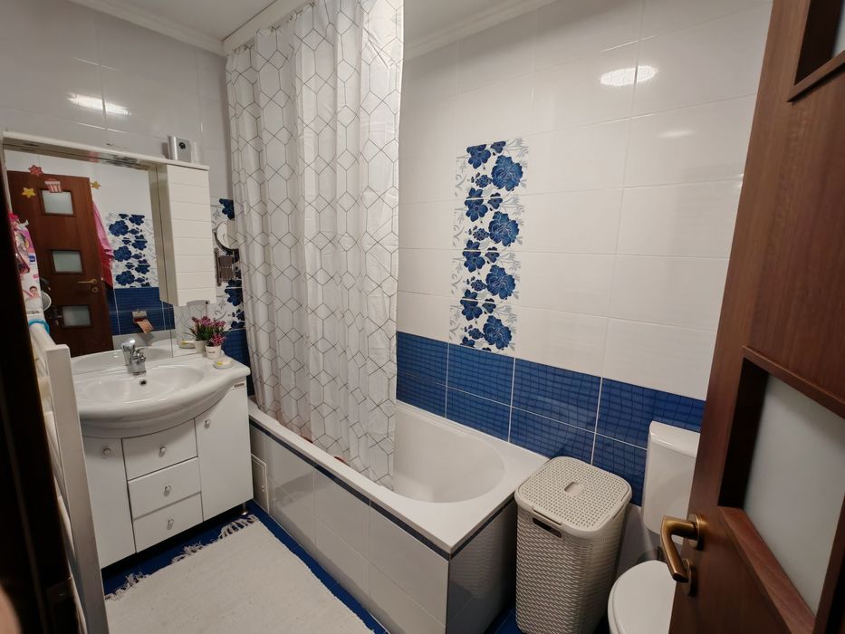 Apartament 3 camere, mobilat, utilat si 2 parcari, zona Terra