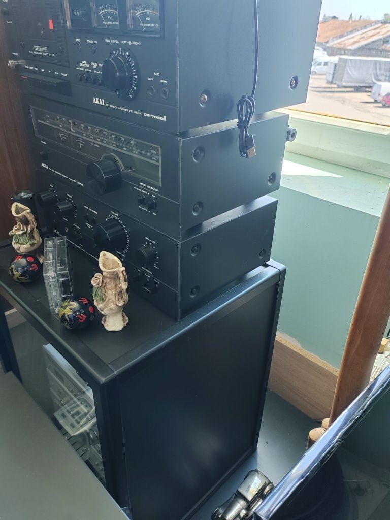Vând linie audio vintage Akai cu rack Akai