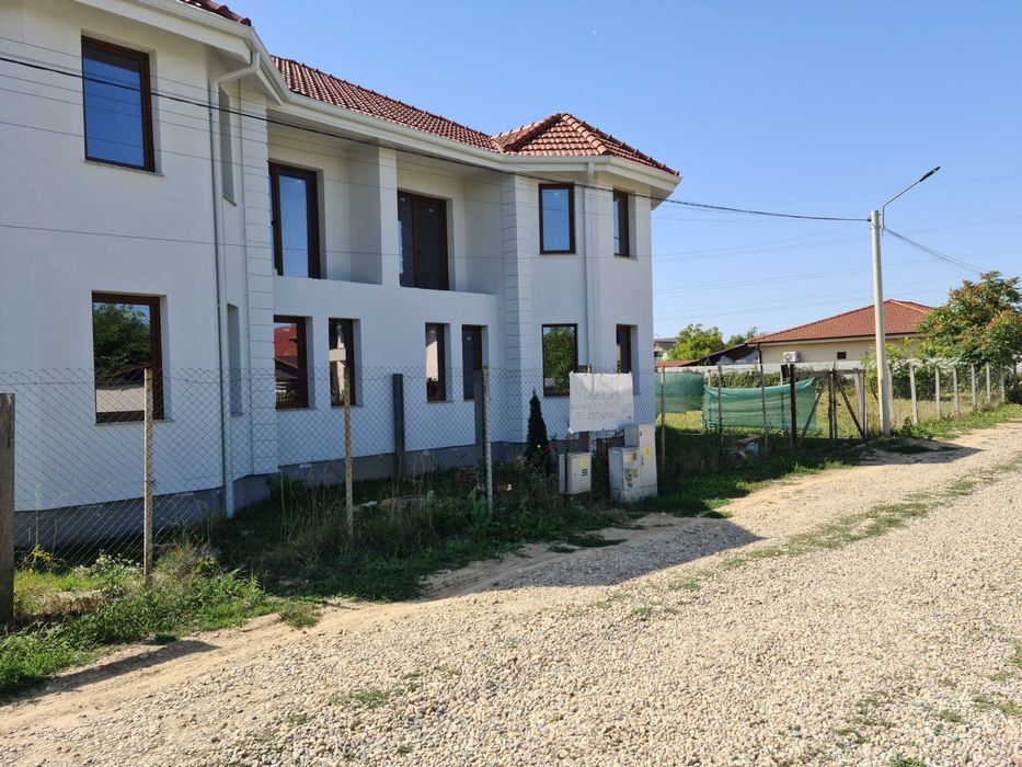 apartament in casa  are curte privata  nu comuna