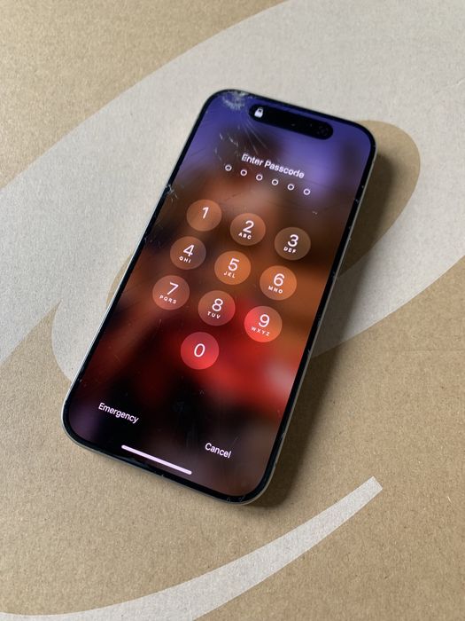 IPhone 15 Pro - titanium natural