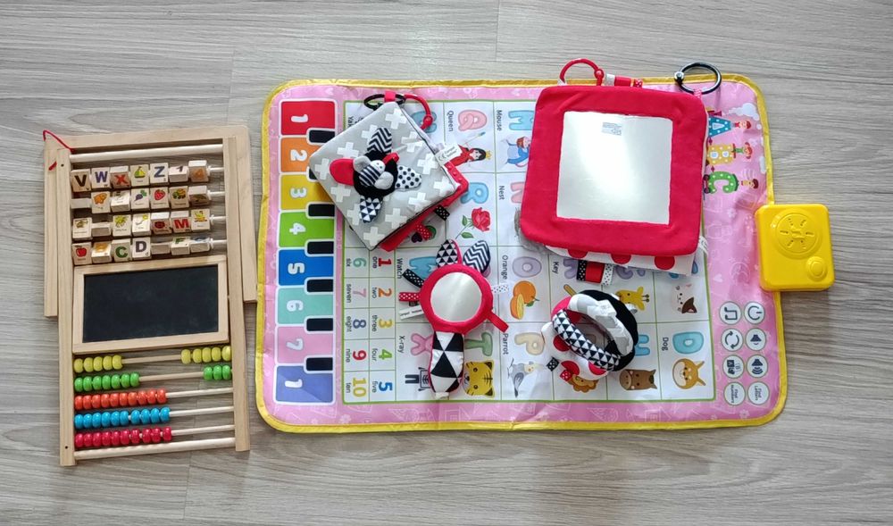 Lot jucării interactive pentru bebeluși