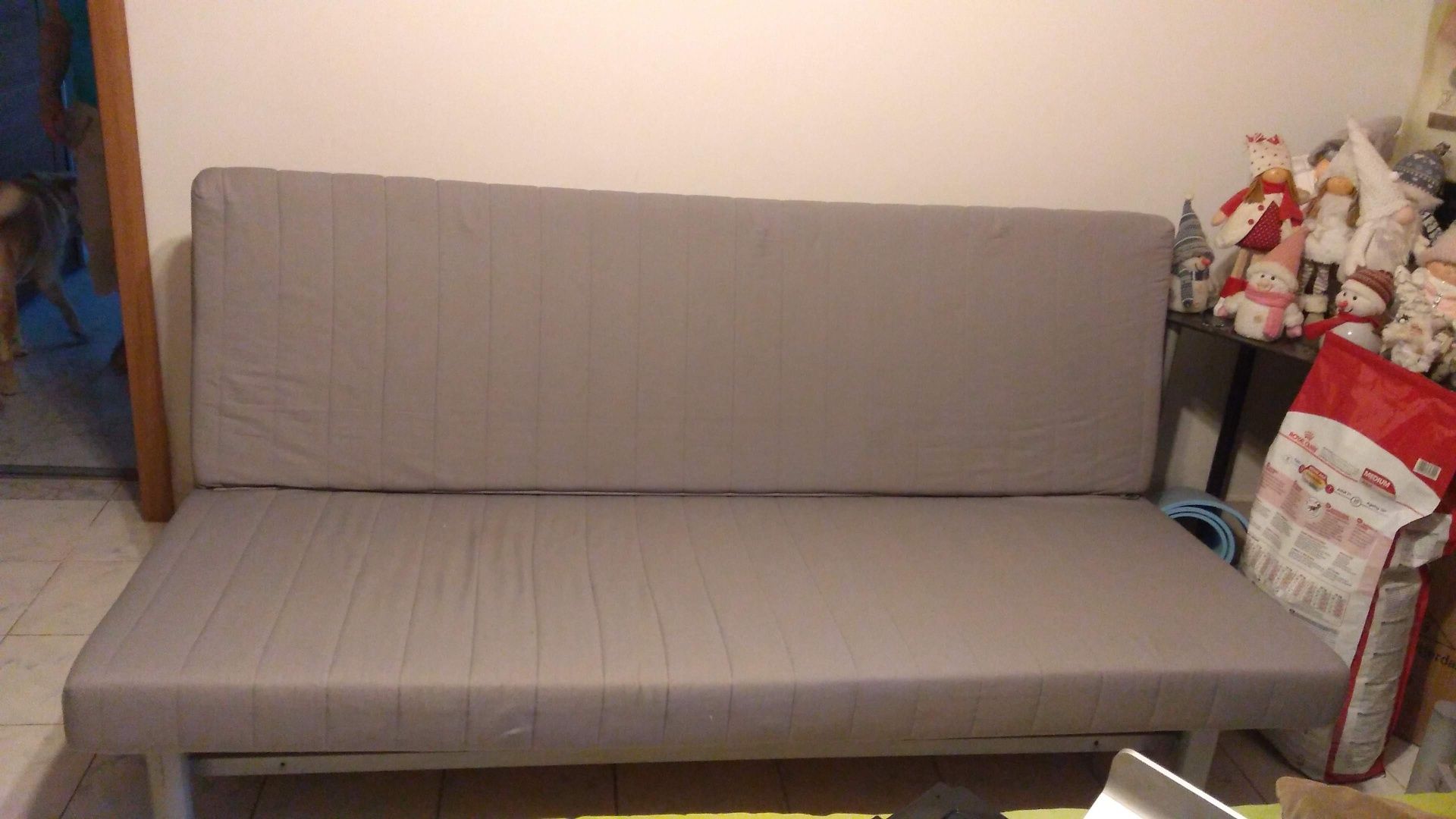 Canapea extensibila pentru 3 persoane de la IKEA