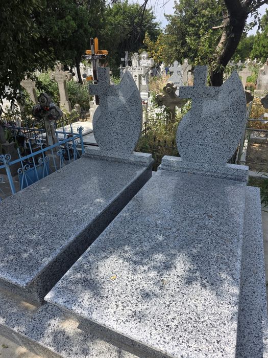 Cripta cu doua nivele cimitirul sf maria