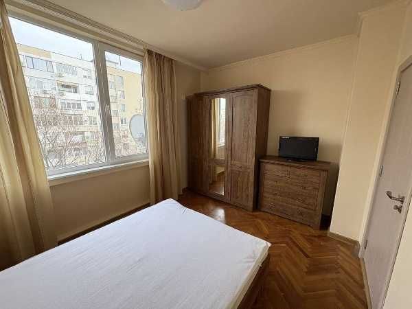Продава се Тристаен апартамент в Бургас, Лазур - 85 кв.м за 2236 €/кв.м - Снимка #1