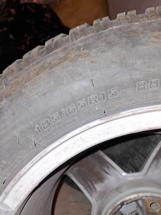Зимни гуми 185/65/15 с джанти ПЕЖО 207