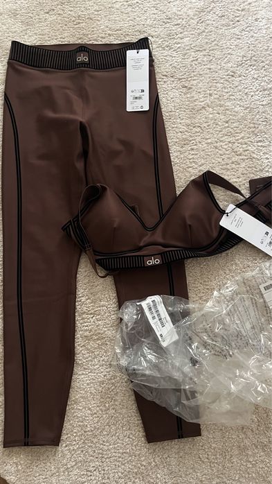 Alo yoga сет brownstone airlift new