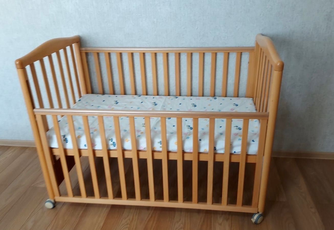 Кровать детская деревянная из бука