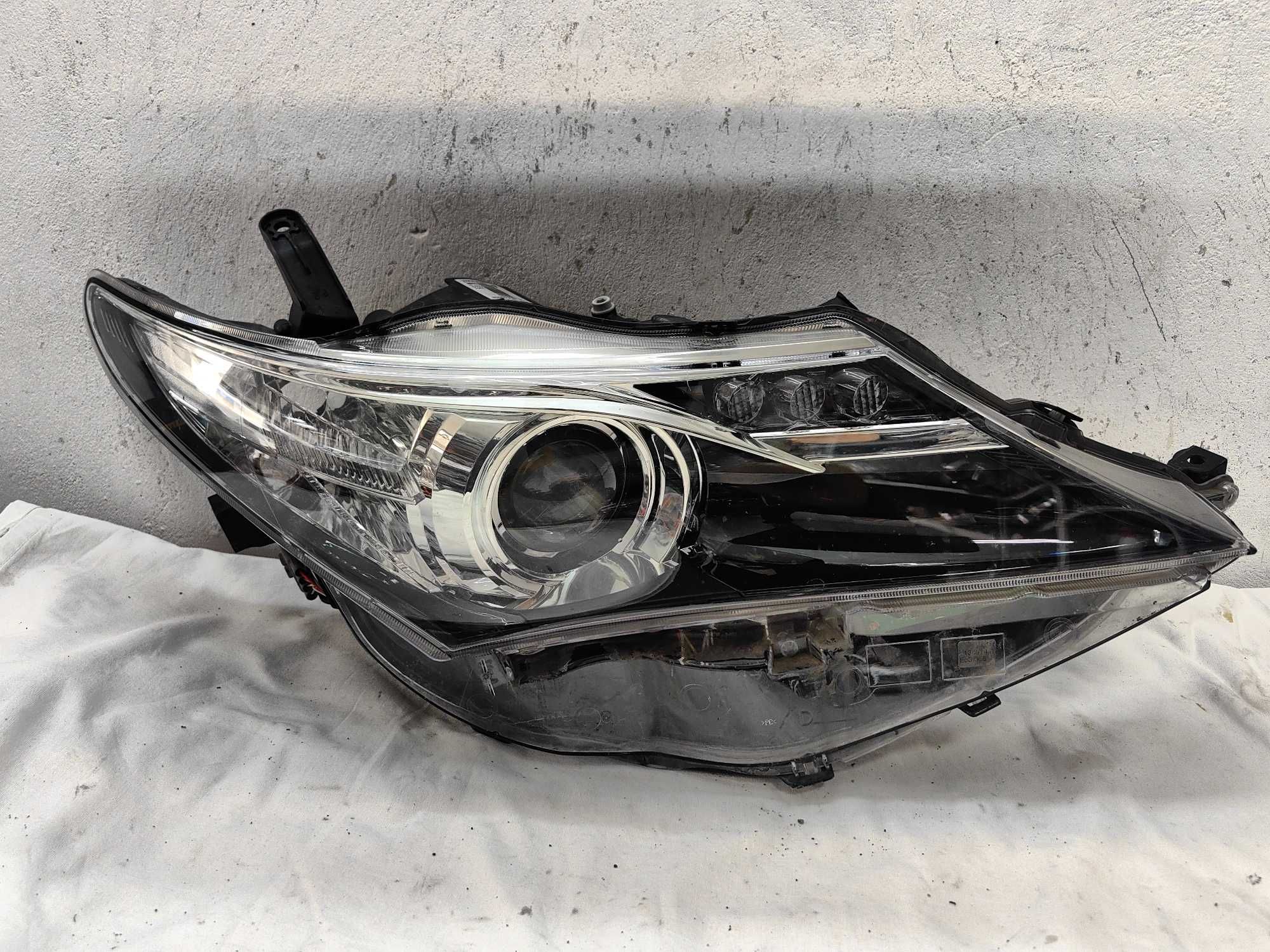 Оригинален фар Тойота Аурис  Toyota Auris Led
