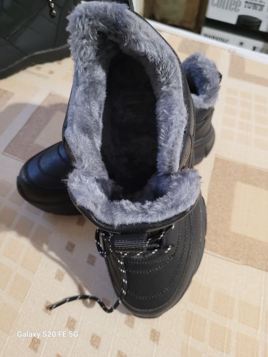 Зимни обувки нови 40номер