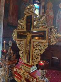 Cruce Sfântul Altar
