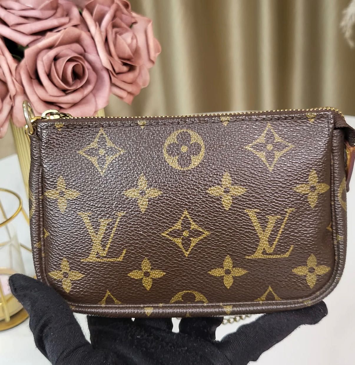 Чантичка Louis Vuitton