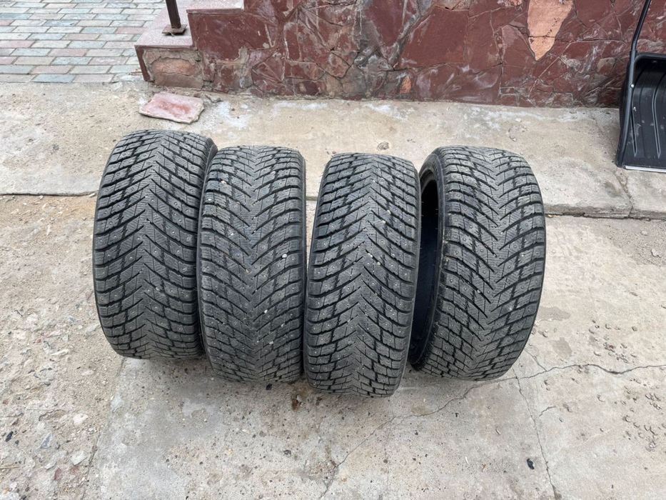 Зимние шипованные 225/45/17 2023г.в.
