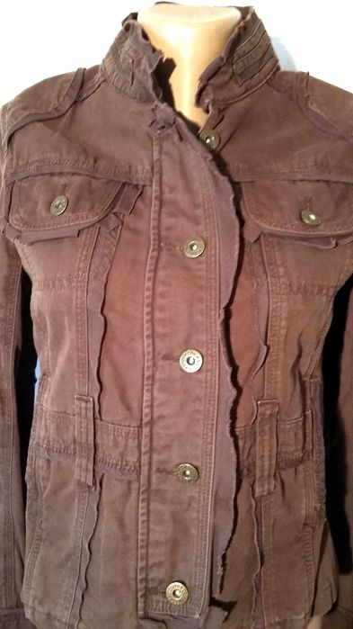 Jacheta moderna cambrata stil sacou cu aplicatii franjurate, buzunare