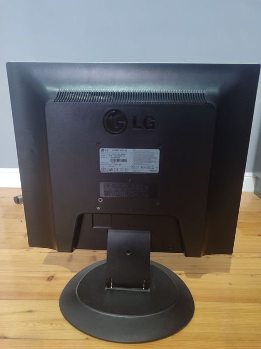 LG Monitor(с проводом питания и VGA)