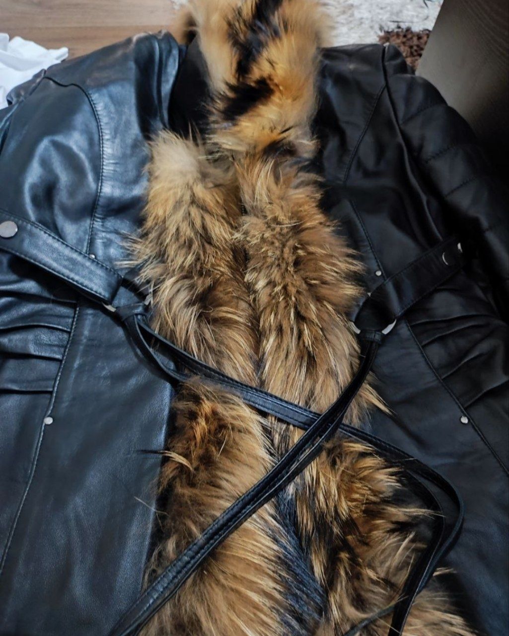 Срочно продам новый кожаный женский куртка сама купила из Турции