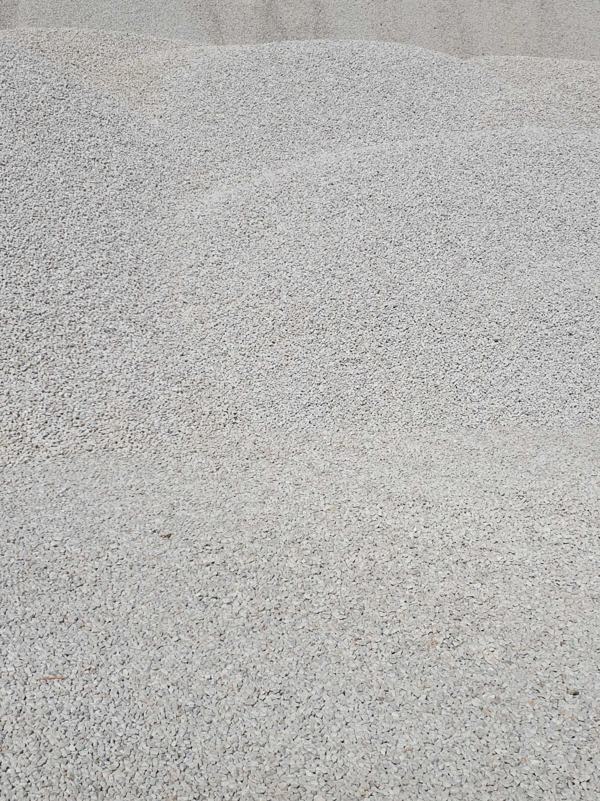 Чакъл бял камък за Украса  на градинки всякаква фракция ,пясък з бетон