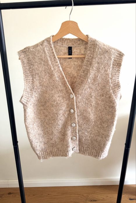 Y.A.S. топъл елек с копчета-бижу