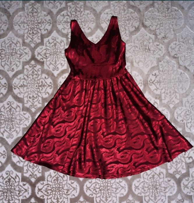 Красивое женское платье