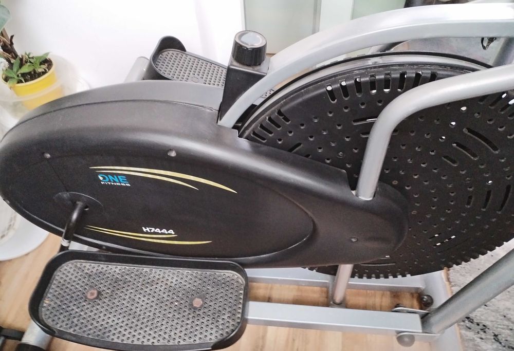 Vând bicicleta fitness