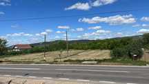 Vând 1.600 mp de teren intravilant cu 20 m front la stradă